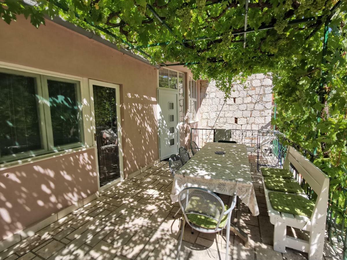 Big And Spacious Apartment In The Heart Of Omis Exterior photo